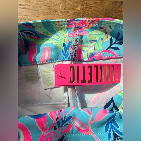 NEW!! Lilly Pulitzer, Luxletic Shorts, women's S - Picture 7 of 10